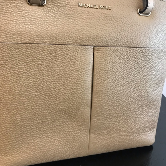 Michael Kors Bedford Medium Tote Handbag and Wallet - Picture 2 of 15